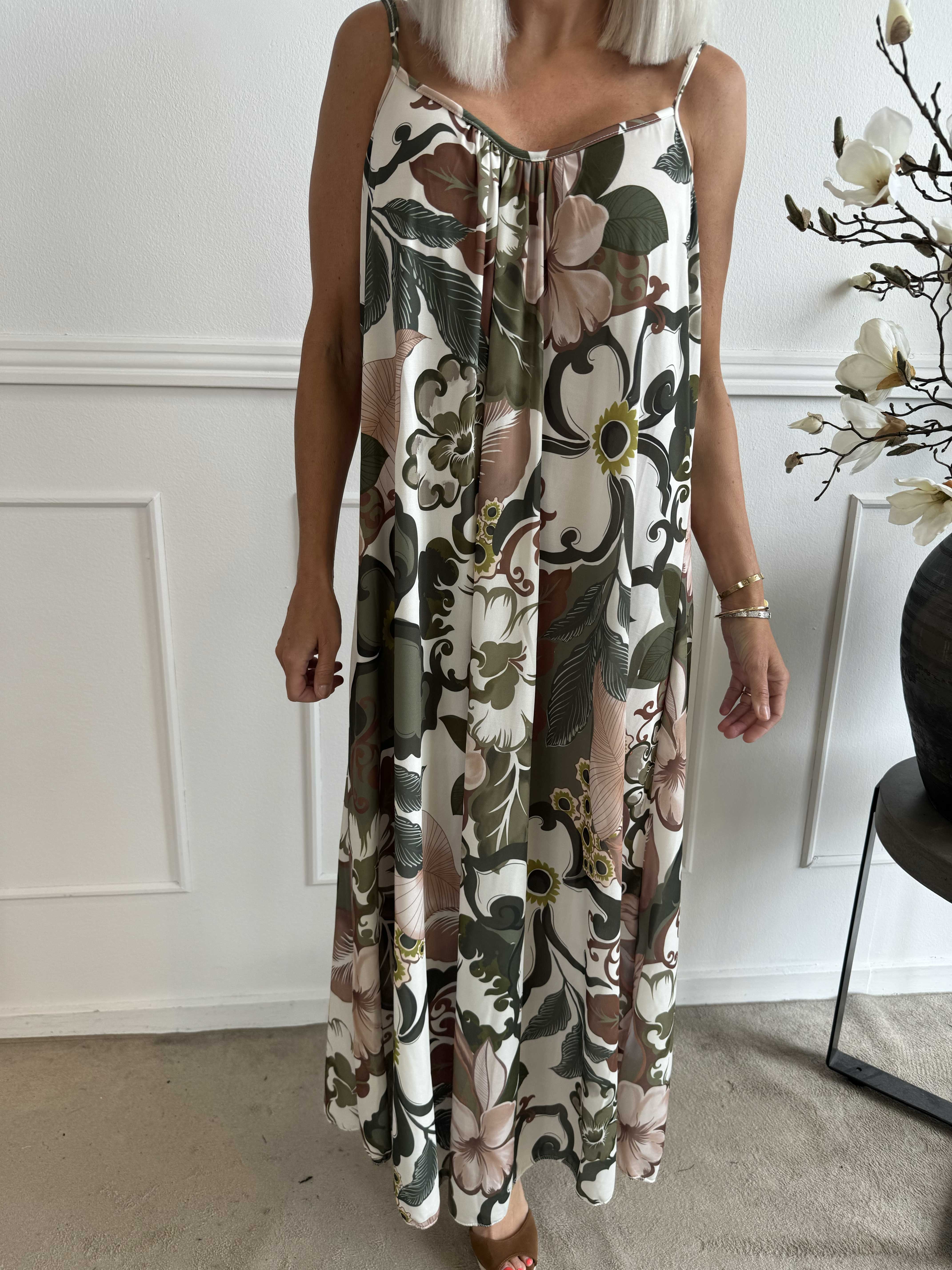 Maija - Stropkjole i elastisk stof med blomster